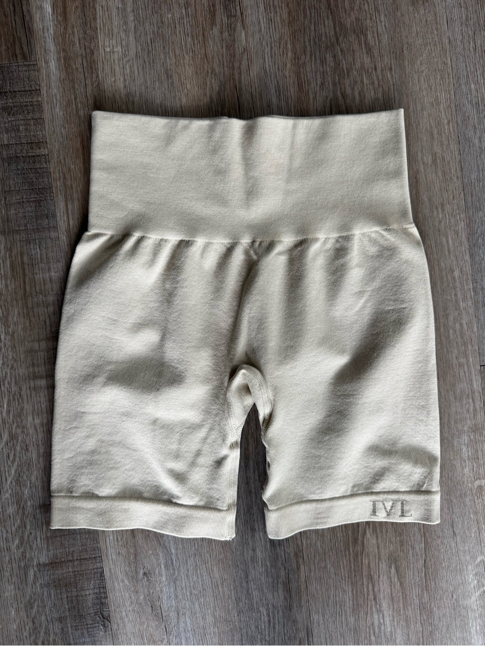 High-Rise Cream Biker Shorts - size XS/S